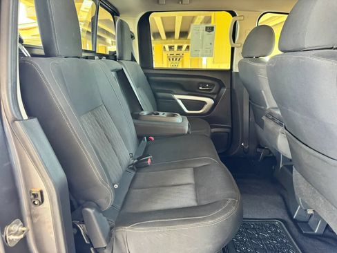 Used 2018 Nissan Titan SV AWD/4WD image 21