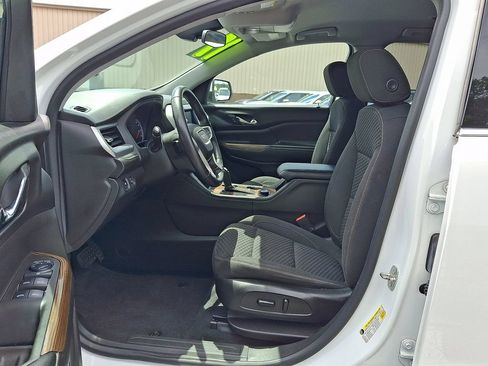 Used 2017 GMC Acadia SLE FWD image 3