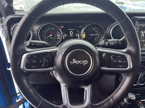 Used 2022 Jeep Wrangler Unlimited Sahara w/ Cold Weather Group image 30