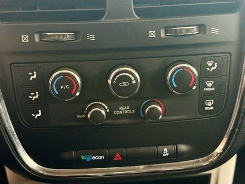 Used 2014 Dodge Grand Caravan SXT image 15