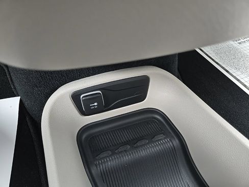 Used 2024 Chrysler Pacifica Touring-L image 60