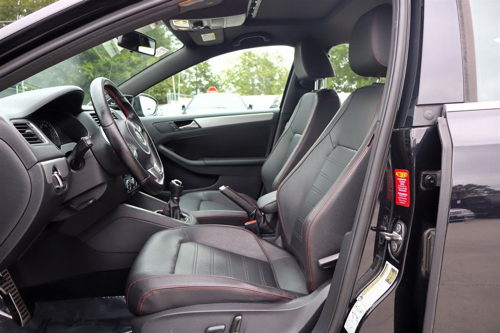 Used 2013 Volkswagen Jetta GLI Autobahn FWD image 15