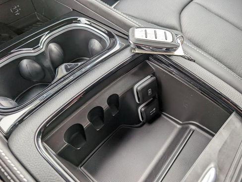 New 2026 Chrysler Pacifica Limited w/ S Appearance Package image 32