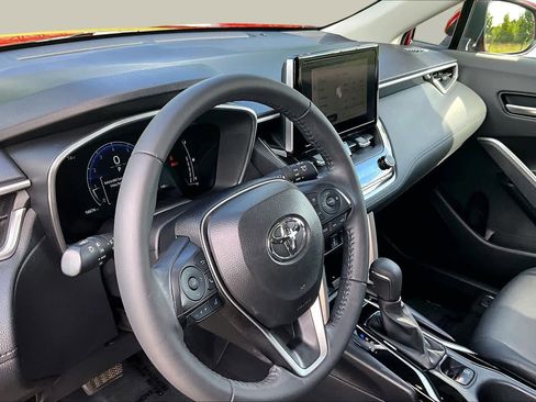 Used 2024 Toyota Corolla Cross XLE w/ Convenience Package AWD/4WD image 18