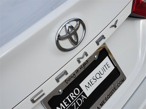 Used 2020 Toyota Camry LE image 8