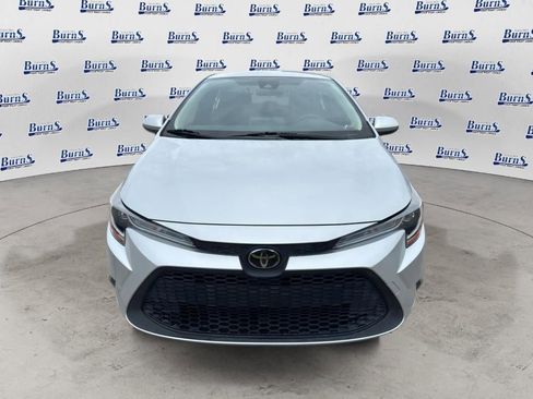Used 2020 Toyota Corolla LE FWD image 2