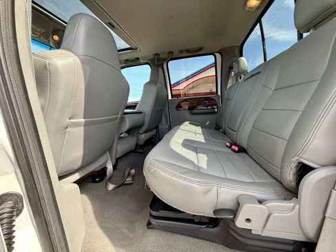 Used 2005 Ford F350 Lariat image 16