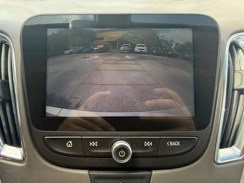 Used 2018 Chevrolet Malibu LT FWD image 19
