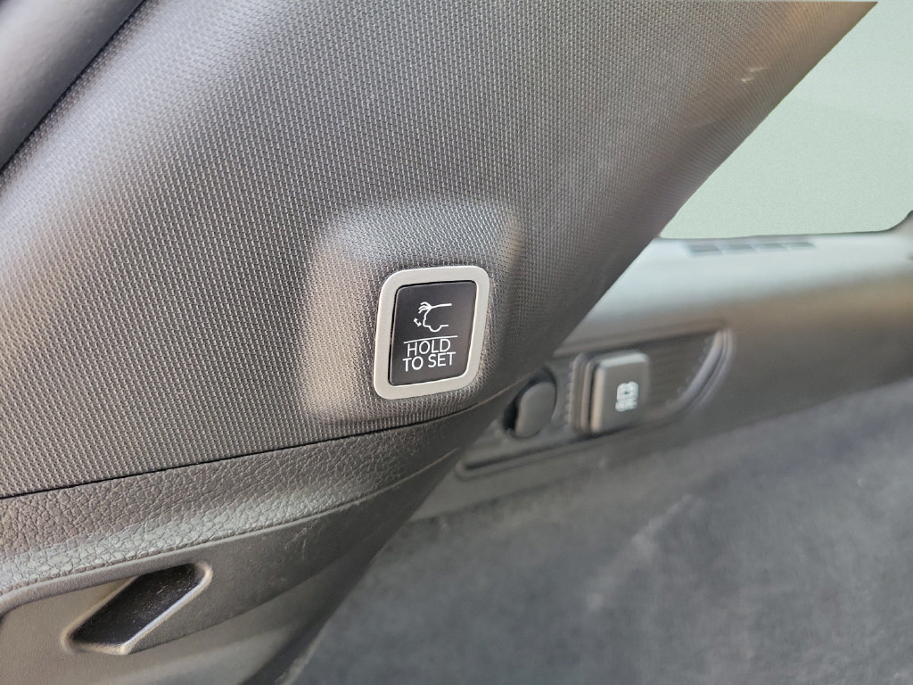 Used 2023 Jeep Grand Cherokee Summit RWD image 8