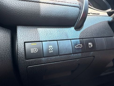 Used 2018 Toyota Camry LE FWD image 16