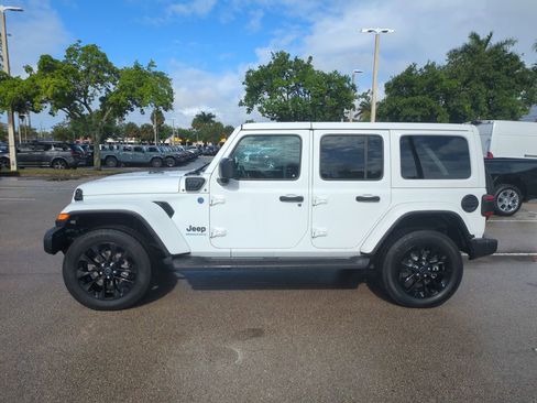 Used 2025 Jeep Wrangler Unlimited Sahara image 9