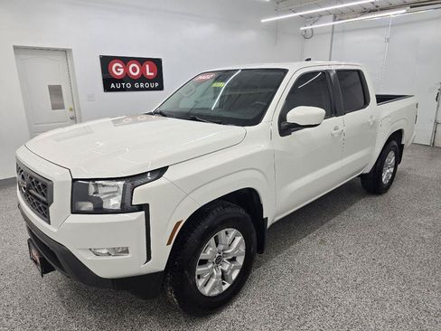 Used 2022 Nissan Frontier SV RWD image 3