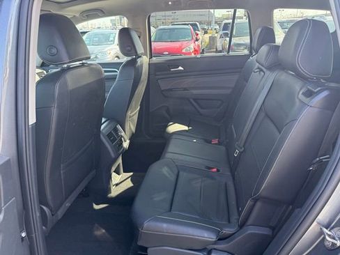 Used 2023 Volkswagen Atlas SE w/ Panoramic Sunroof Package image 8