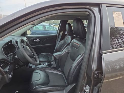 Used 2022 Jeep Cherokee Trailhawk w/ Sun, Sound & Nav Group image 10