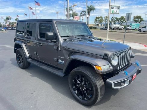 Used 2023 Jeep Wrangler Unlimited Sahara w/ Cold Weather Group AWD/4WD image 10