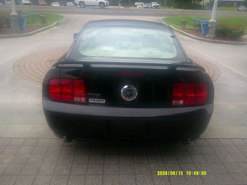 Used 2006 Ford Mustang GT RWD image 3