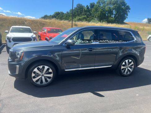 Used 2022 Kia Telluride EX w/ EX Premium Package image 7