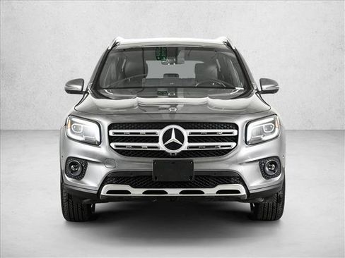 Used 2022 Mercedes-Benz GLB 250 4MATIC image 2