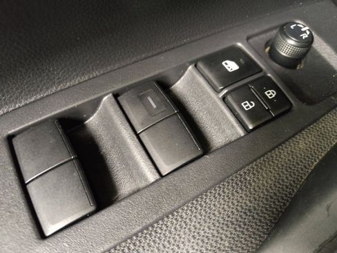 Used 2021 Toyota Corolla LE FWD image 27