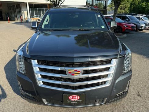 Used 2019 Cadillac Escalade Luxury AWD/4WD image 2
