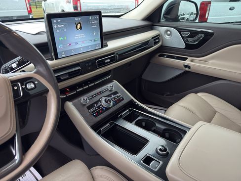 Used 2022 Lincoln Aviator Reserve w/ Equipment Group 201A image 11