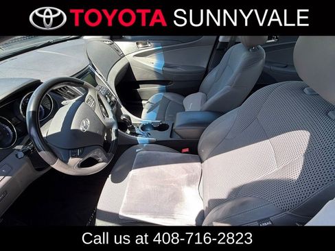 Used 2011 Hyundai Sonata SE w/ Navigation & Sunroof Pkg 4 FWD image 4