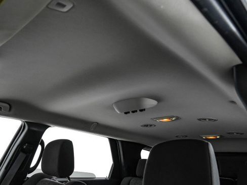 Used 2022 Dodge Durango SXT image 28