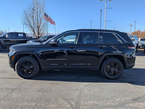 Used 2024 Jeep Grand Cherokee Limited 4xe image 9