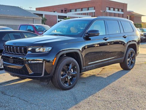 New 2026 Jeep Grand Cherokee L Limited w/ Limited Altitude Package AWD/4WD image 3