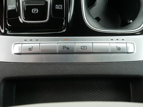 Certified 2023 Kia Carnival EX FWD image 32