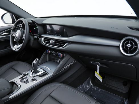 New 2026 Alfa Romeo Stelvio Sprint w/ Convenience Package AWD/4WD image 11
