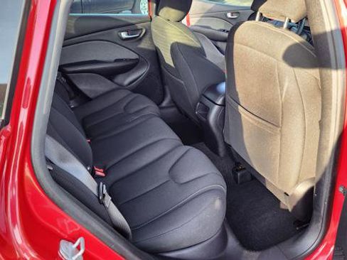 Used 2013 Dodge Dart SXT FWD image 16