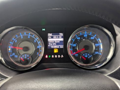 Used 2016 Chrysler Town & Country Touring w/ Driver Convenience Group image 16