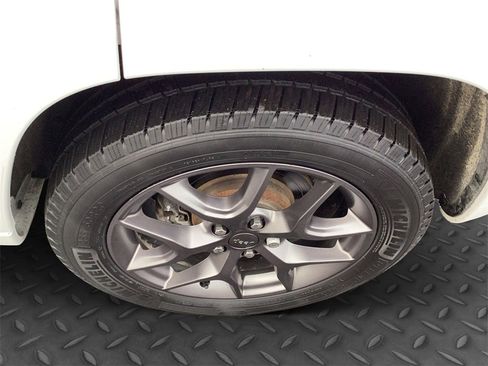 Used 2020 Jeep Grand Cherokee Limited X image 32