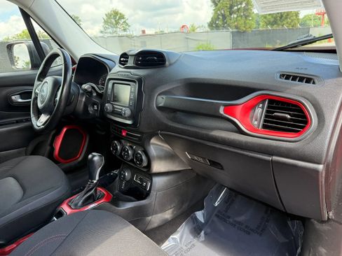 Used 2015 Jeep Renegade Trailhawk w/ Popular Equipment Group AWD/4WD image 19