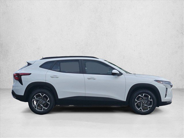 Certified 2025 Chevrolet Trax LT w/ LT Convenience Package FWD image 9