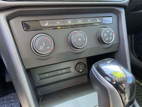 Used 2022 Volkswagen Taos SE image 16