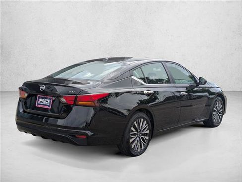 Used 2024 Nissan Altima 2.5 SV FWD image 5