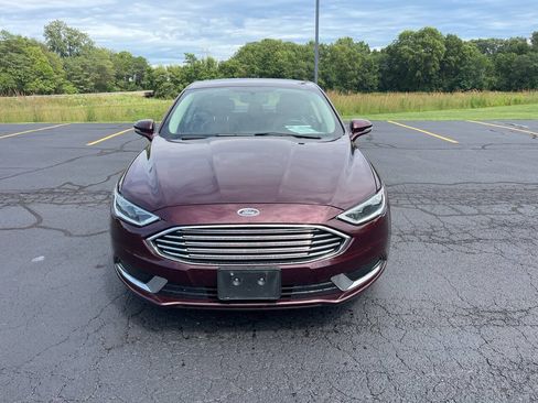 Used 2018 Ford Fusion SE w/ Fusion SE Technology Package FWD image 4