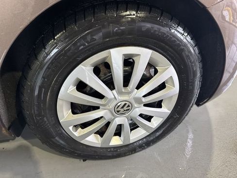 Used 2012 Volkswagen Beetle 2.5 image 29