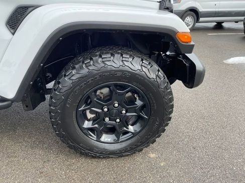 Used 2023 Jeep Gladiator Willys image 37