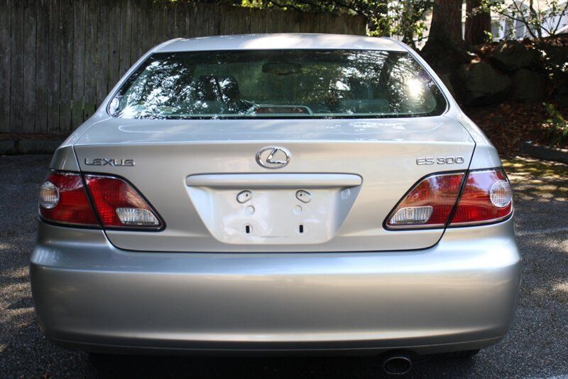 Used 2003 Lexus ES 330 w/ Premium Pkg FWD image 11