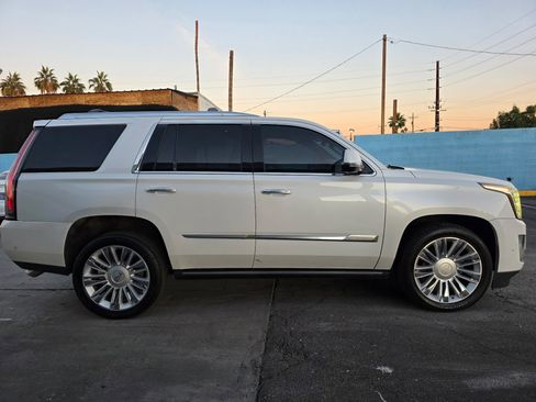 Used 2017 Cadillac Escalade Platinum image 2