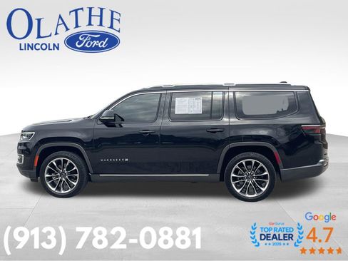Used 2022 Jeep Wagoneer Series III w/ Premium Group I AWD/4WD image 2