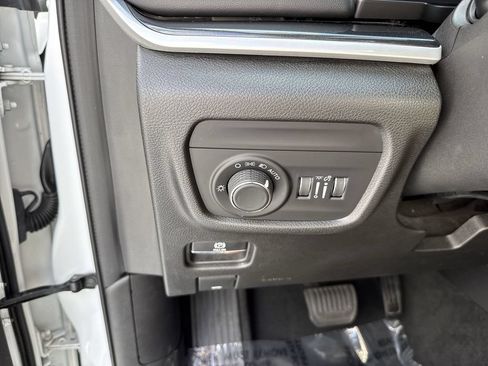 Used 2022 Jeep Grand Cherokee Altitude AWD/4WD image 57