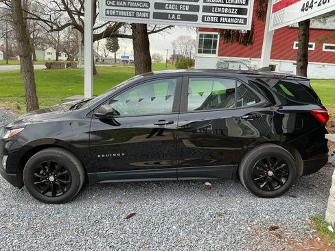Used 2020 Chevrolet Equinox LS image 2
