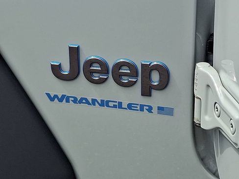 Used 2024 Jeep Wrangler Unlimited AWD/4WD image 30