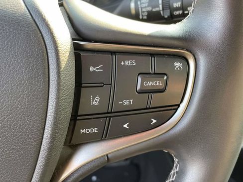 Used 2022 Lexus UX 250h w/ Premium Package AWD/4WD image 23