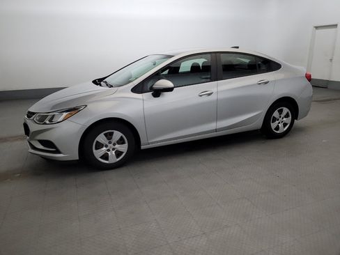 Used 2018 Chevrolet Cruze LS FWD image 2