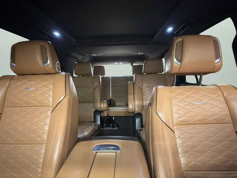 Used 2022 Cadillac Escalade Premium Luxury AWD/4WD image 22